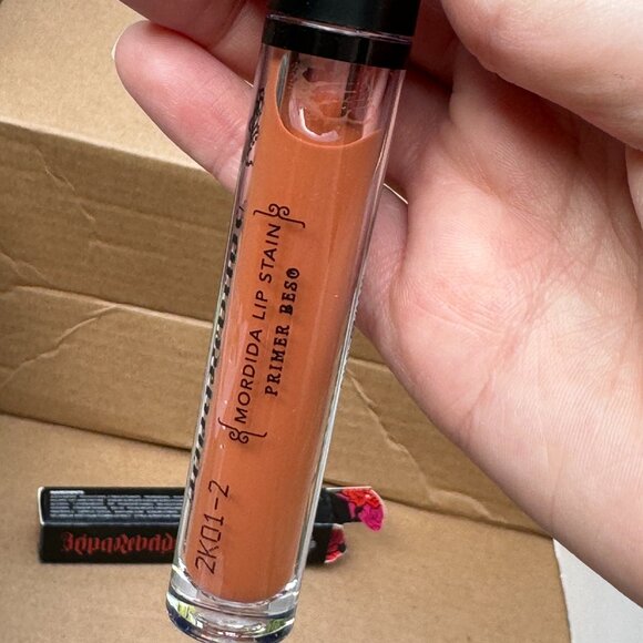 Reina Rebelde Mordida Lip Stain in Primer Beso - Picture 6 of 15